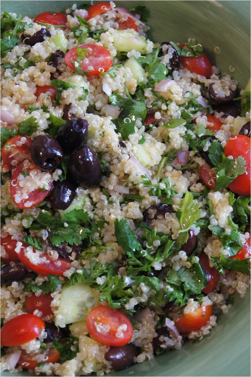 Quinoa Recipe: Cilantro, Cucumber and Olives Quinoa Salad // Healthy Quinoa Recipe // Summer Quinoa Salad // Savory Quinoa 