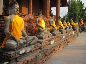 Yai Chai Monkhol buddhas