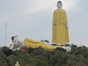 Giant Buddhas statues at Bodhi Tataung (photo by Maia Coen)
