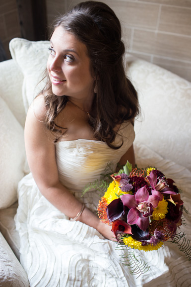 bride and bouquet at cottonwood barn, ann arbor michigan
