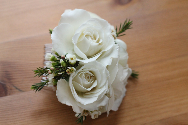 bride hair flowers white ivory