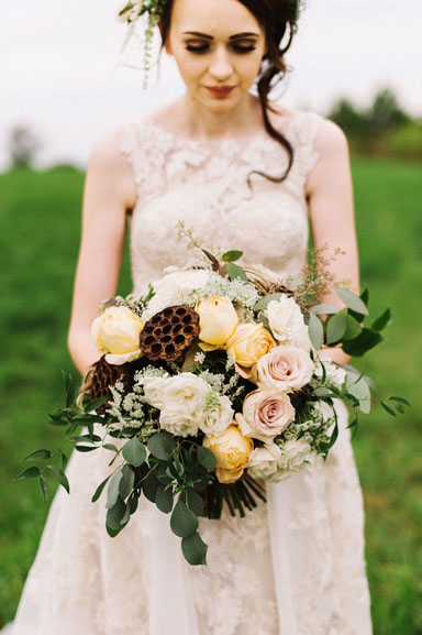 wedding flowers in ivory, blush, and gold