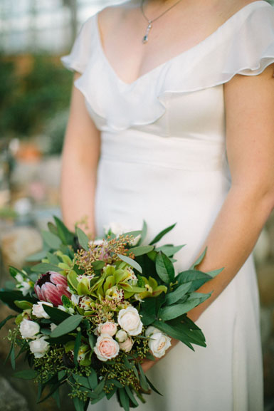 bride's winter bouquet, natural styling