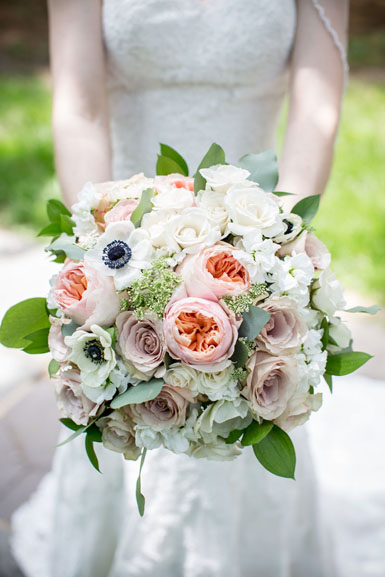 bride with blush and peach bouquet by red poppy floral design