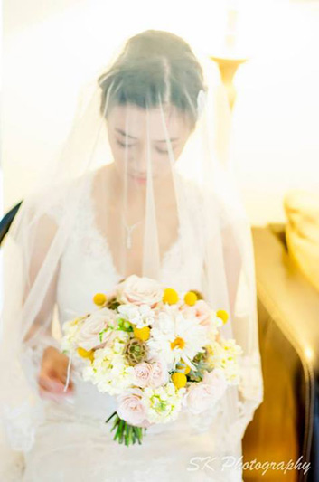 summer wedding flowers in soft pink and yellow