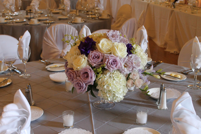 purple and white wedding centerpieces