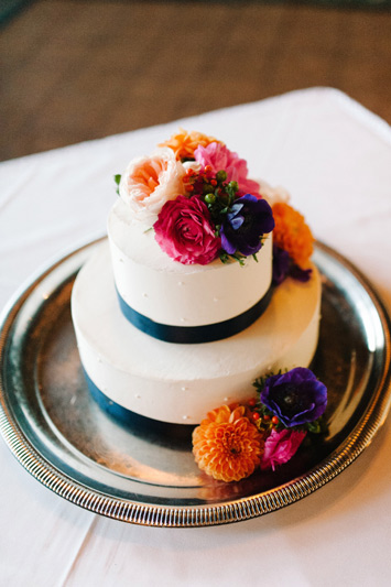 autumn wedding cake flowers