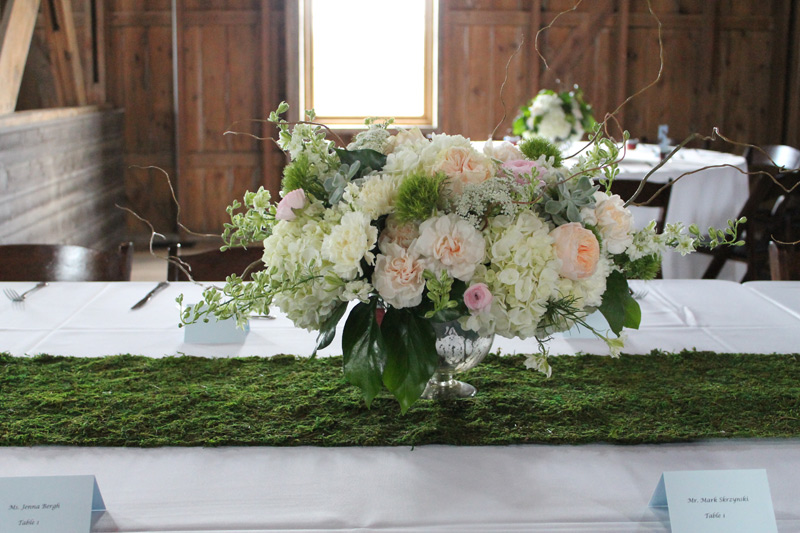 spring wedding centerpiece flowers at cottonwood barn dexter, michigan
