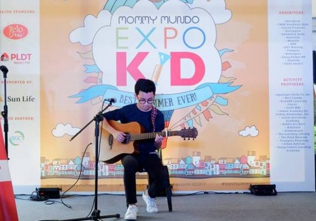 Talented guitarist Lucas Pison entertains the families at Expo Kid.