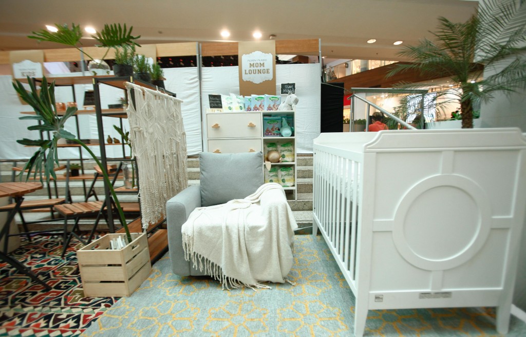 Expo Mom featured a Mom Lounge where mommas can comfortably breastfeed their babies or just spend a bit of quiet time with them.