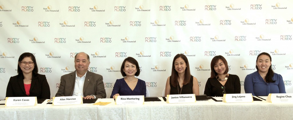 At the contract signing event (L to R): Karen Casas, Sun Life Chief Operating Officer; Alex Narciso, Sun Life President and Chief Agency Distribution Officer; Riza Mantaring, Sun Life Country Head and CEO; Janice Villanueva, Mommy Mundo Founder and CEO; Jing Lejano, Mommy Mundo Content Head; and Regine Chua, Mommy Mundo Marketing Specialist