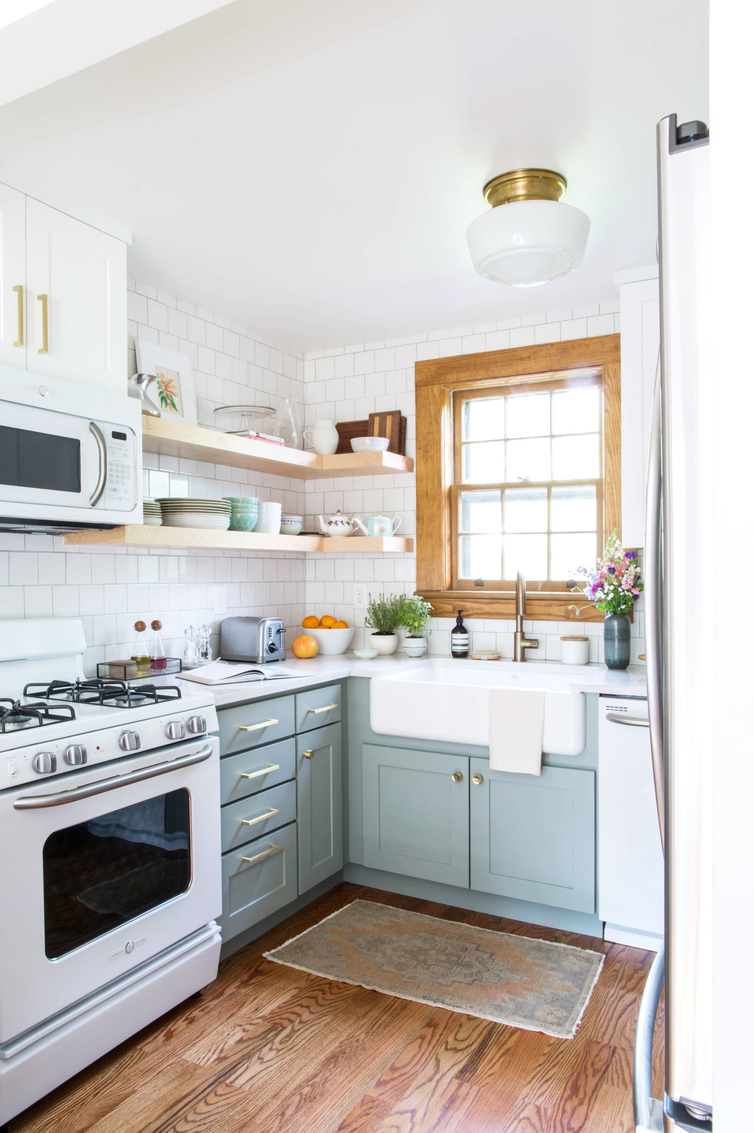 Modern White Kitchen Ideas: Appliances Guide