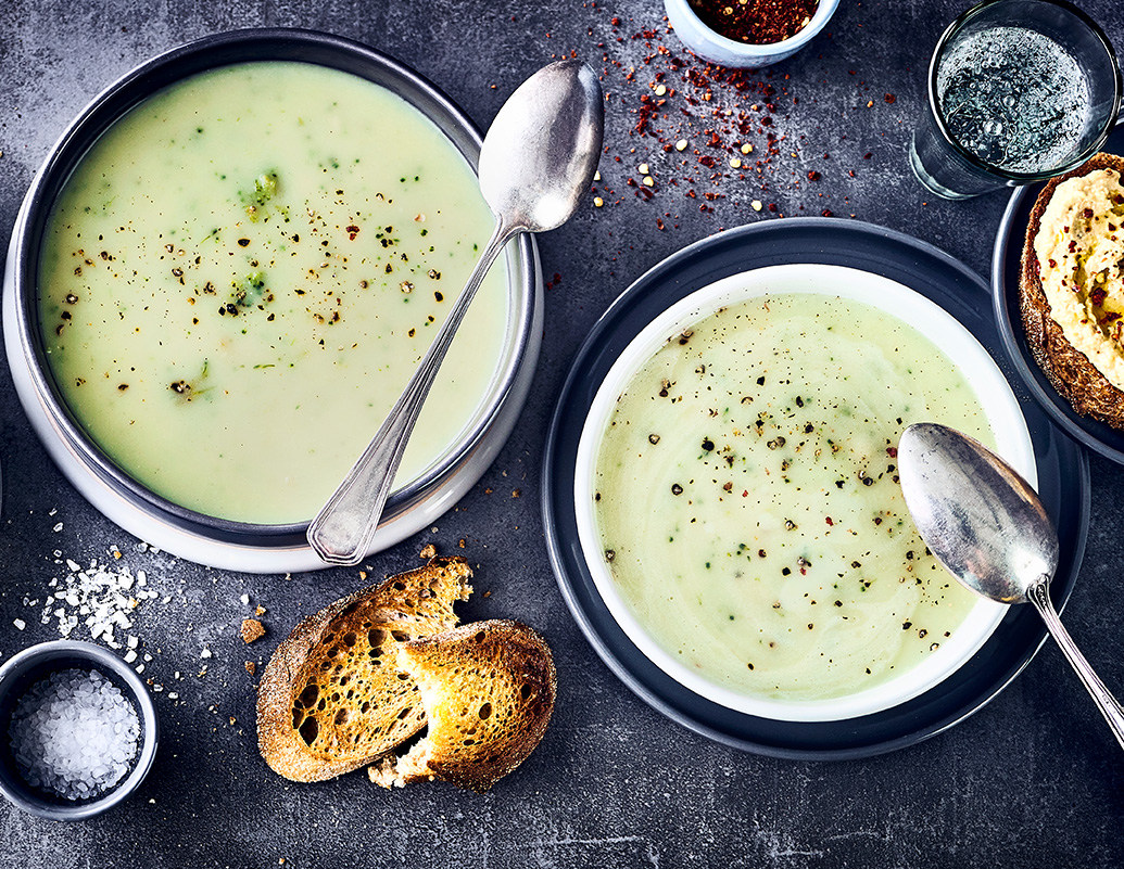 Zubereitungs-Tipp: Blumenkohl-Broccolicremesuppe mit Hummus-Crostini ...