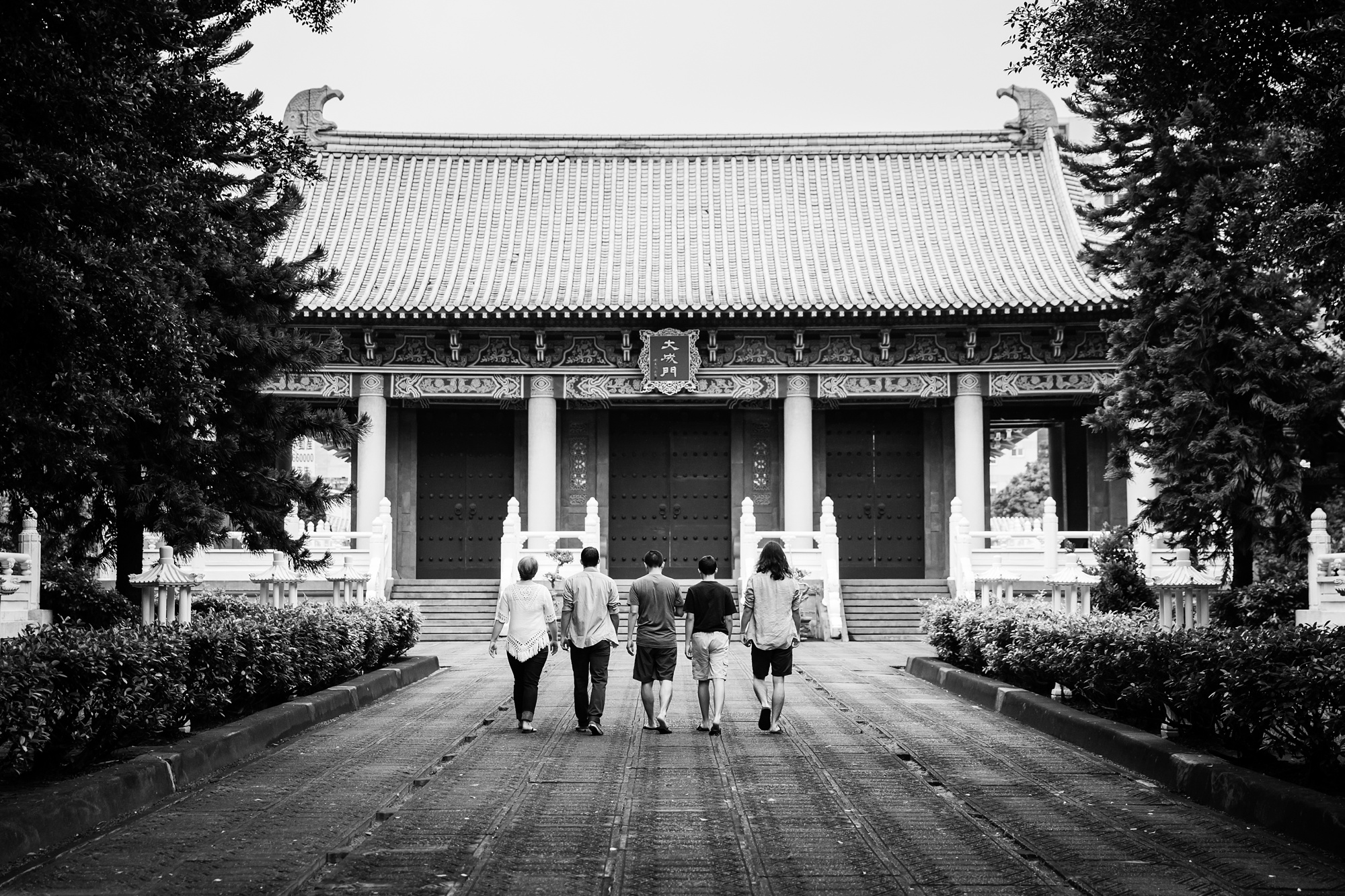 Taichung-Family-Temple-Session-Hunnicutt-3