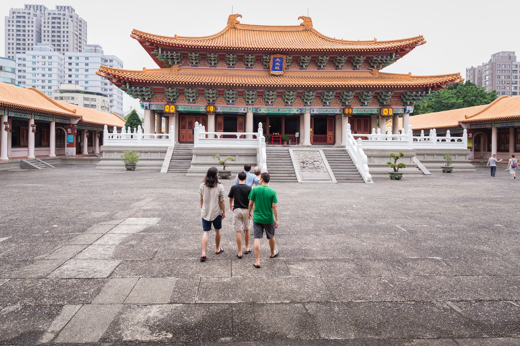 Taichung-Family-Temple-Session-Hunnicutt-11