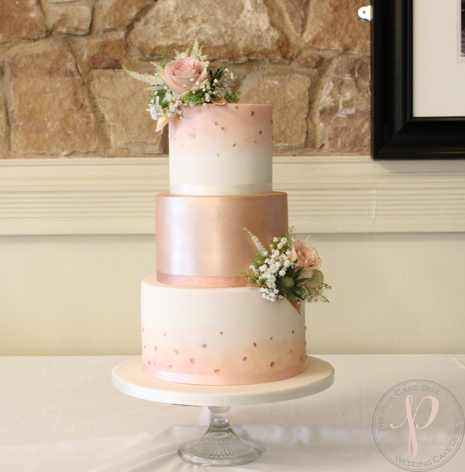 [تصویر:  blush+and+rose+gold+wedding+cake+with+fr...rmat=1500w]