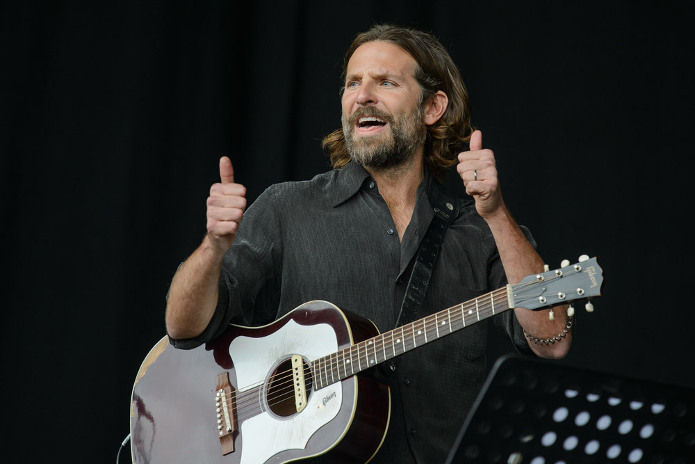  Bradley Cooper giving this blog two big thumbs up! 