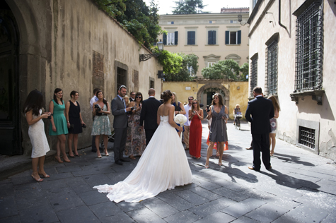 Wedding guests in the streets of Lucca, Italy - photo by Pearl Pictures