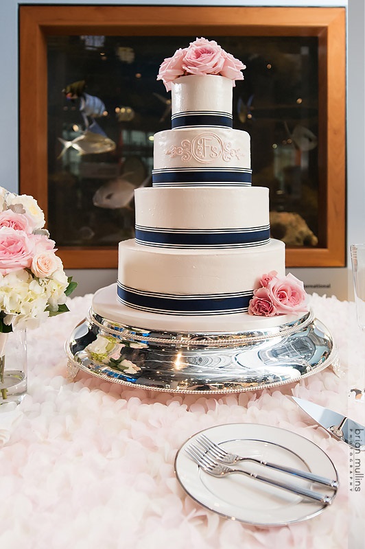   What an incredible cake by Sugarland! Photo by Brian Mullins Photography 