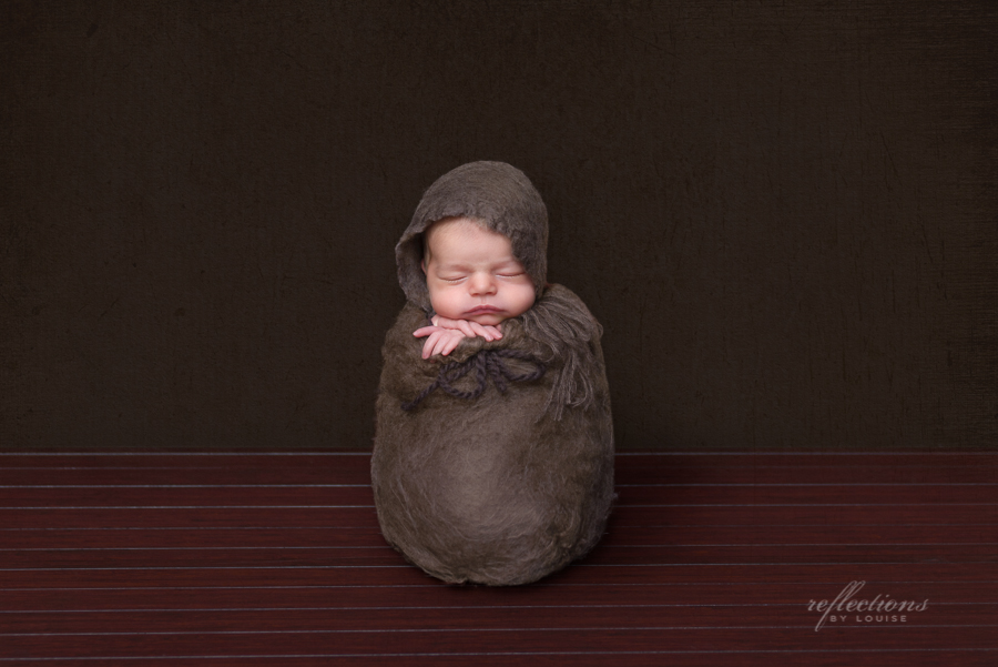 carlingford newborn photographer, oatlands baby photographer, newborn safety, photoshop tutorial, baby in a sack, anne geddes style baby photography