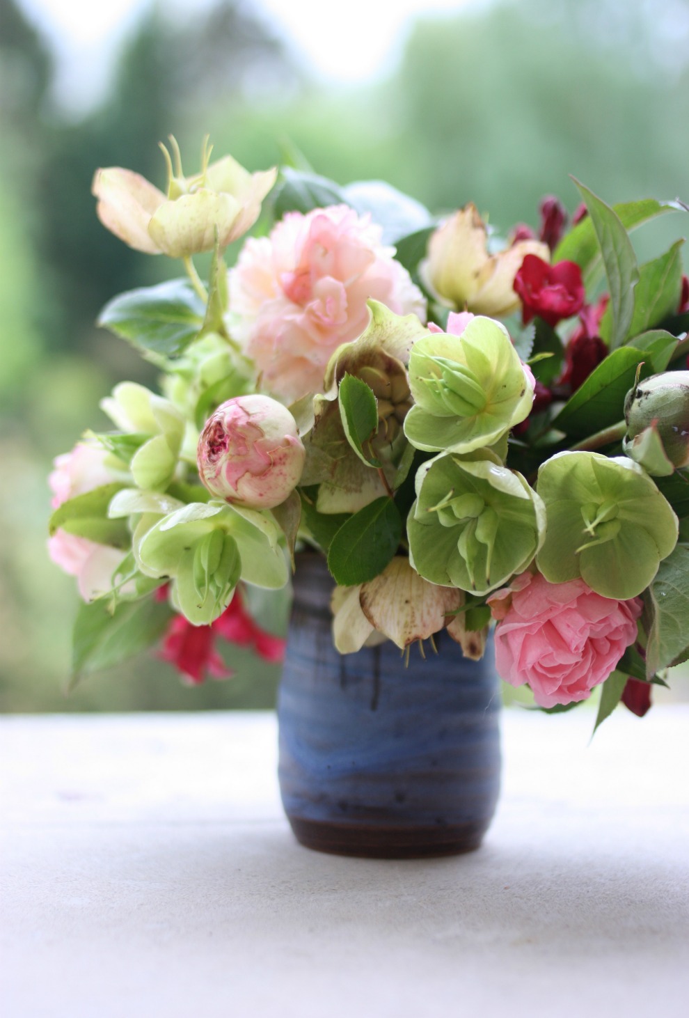roses_and_hellebores