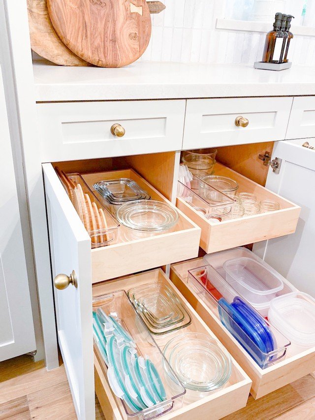The 10 Best Ways to Organize Food Storage Containers  Organizando armários  de cozinha, Organização da cozinha, Cozinha organizada