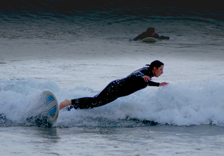 Laura surfs at Trighe Mhor