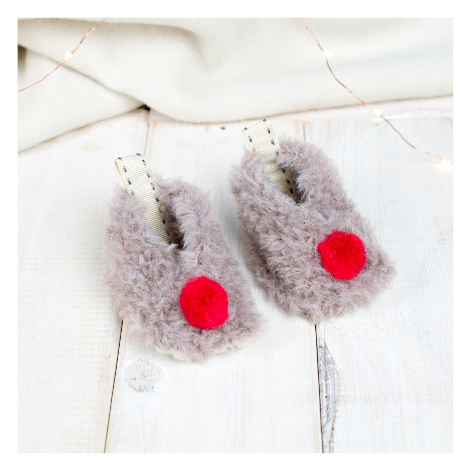 Chi-Chi-Moi-Personalised-Reindeer-Pom-Pom-Baby-Booties