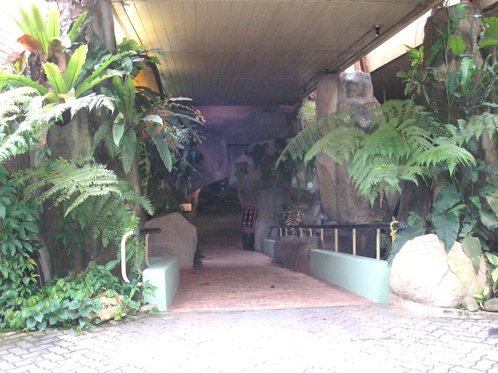 Entering Aquarium
