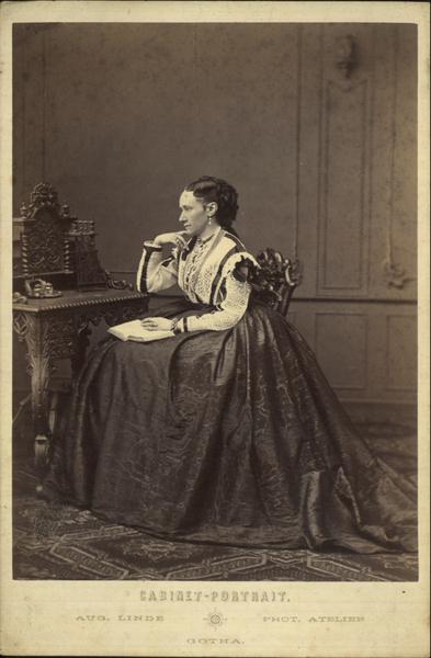 Cabinet photograph, Aug Linde (photographer), 1850-1860, from the Manchester City Galleries