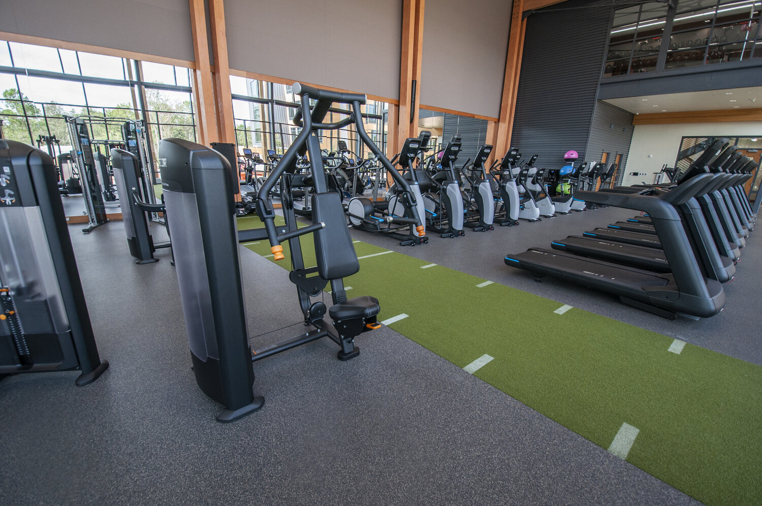 Advantage Sport & Fitness  Providing Fitness Equipment & Facility