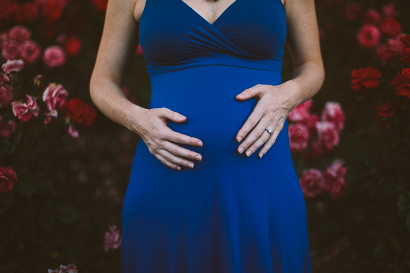 Maternity Portraits at Peninsula Park Rose Garden | Hailey King Photography | Portland Oregon lifestyle photographer | haileyking.com