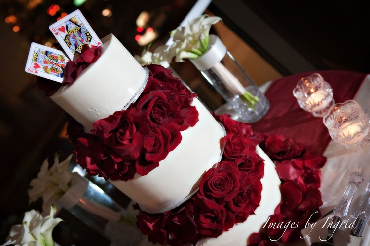 red-rose-wedding-cake