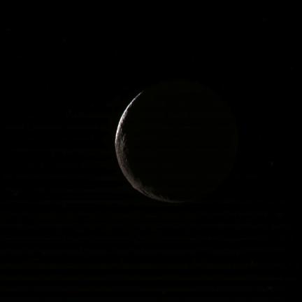 Iapetus from 693,941 kilometers