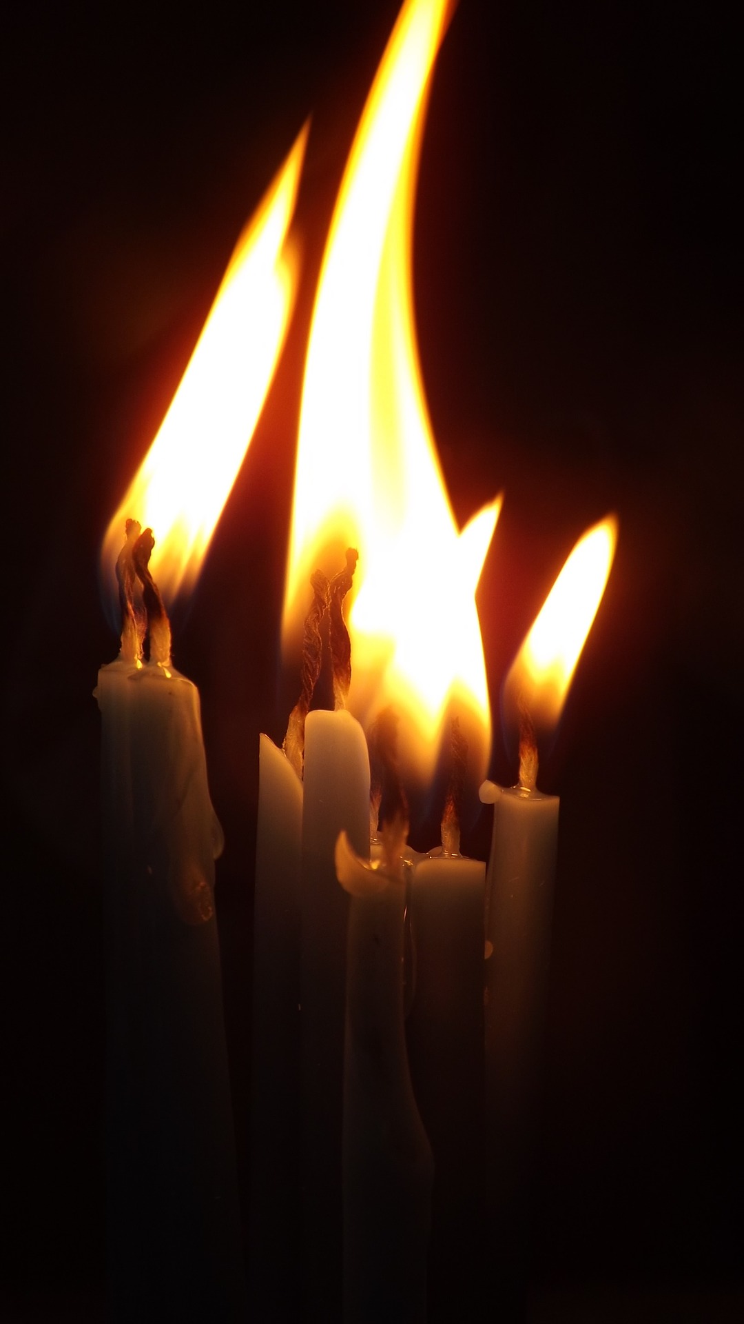 candles-1023063_1920