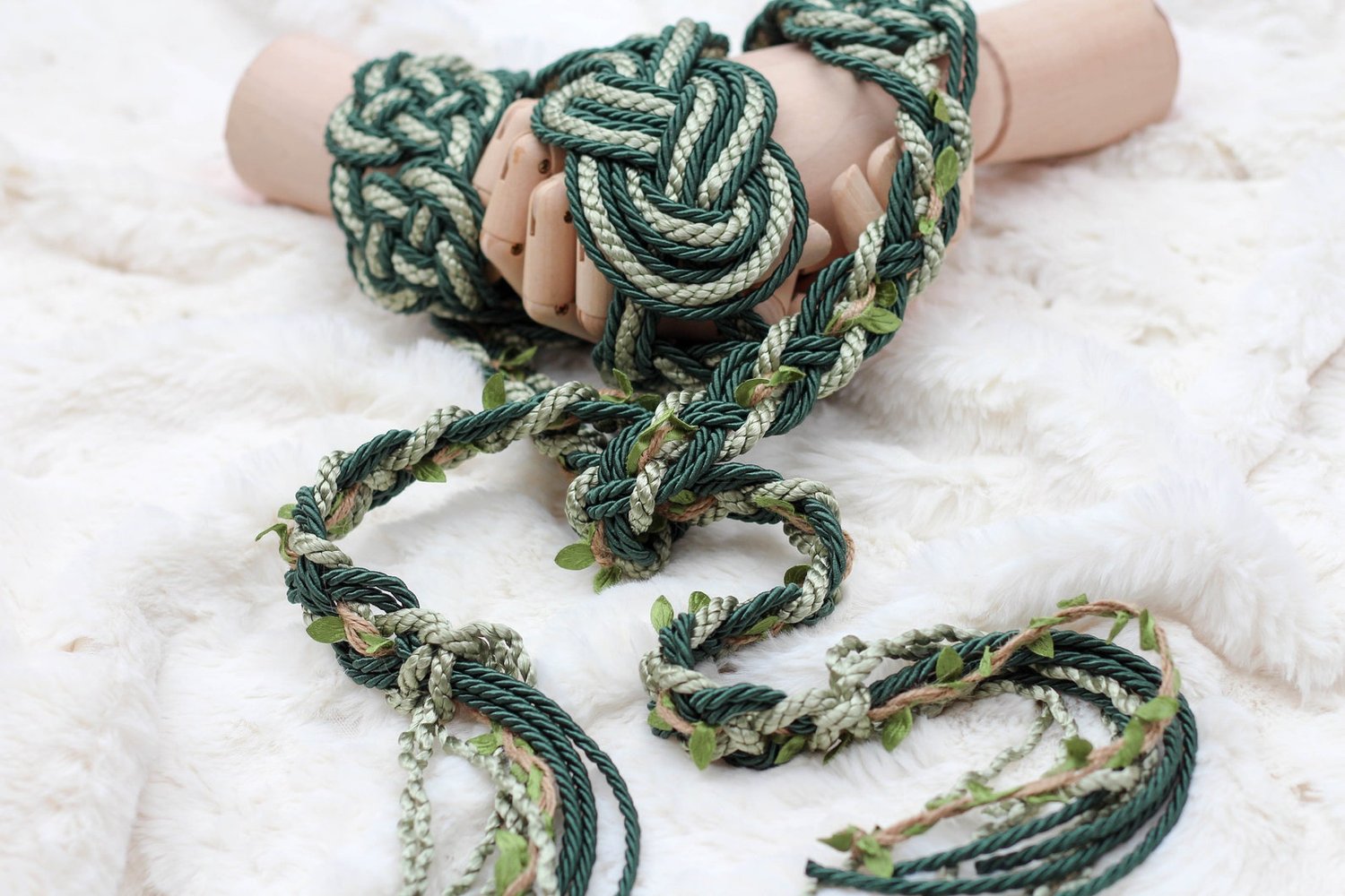 What is a handfasting cord and how to choose one?