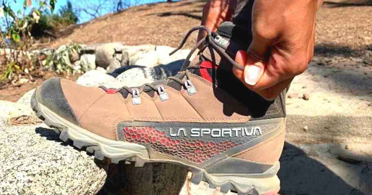 Should Hiking Boots Be Heavy Or Light  