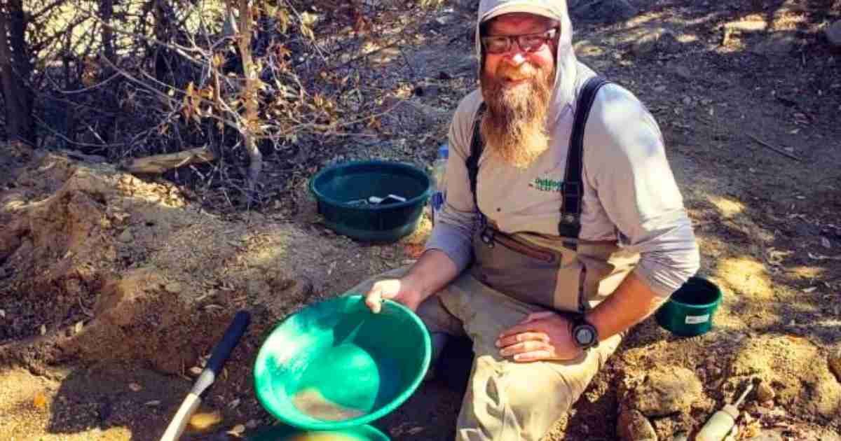 Gold panning facts When you pan for gold you just cant find gold you can  only find flacks of gold. You cant find gold just like that The concept of  gold. 