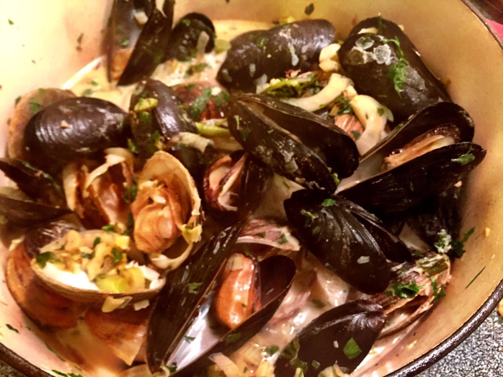 opened clams and mussels in white wine cream sauce