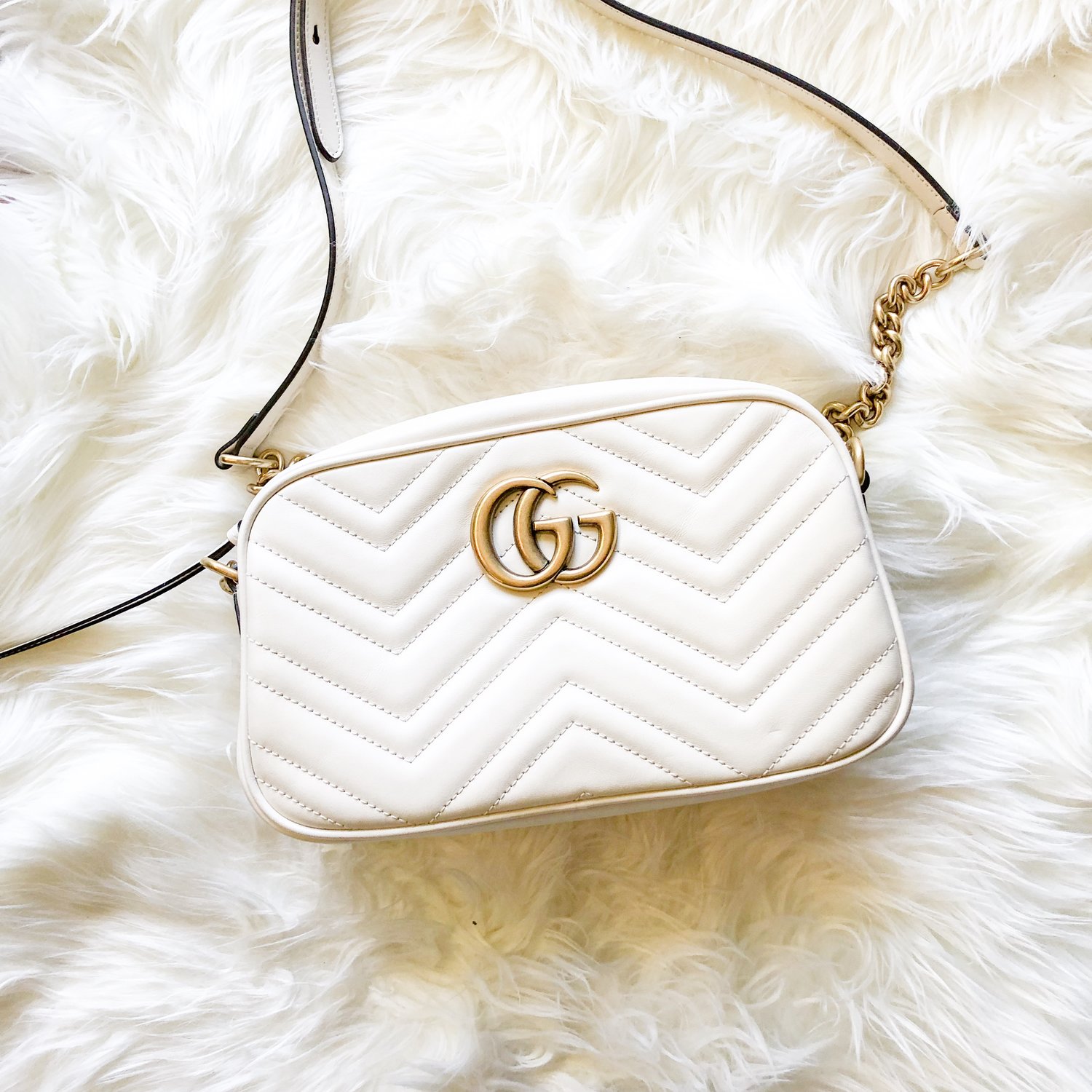 GUCCI MARMONT BAG SMALL 1 YEAR REVIEW // What fits, Pros & Cons, Wear and  Tear, Regrets? 