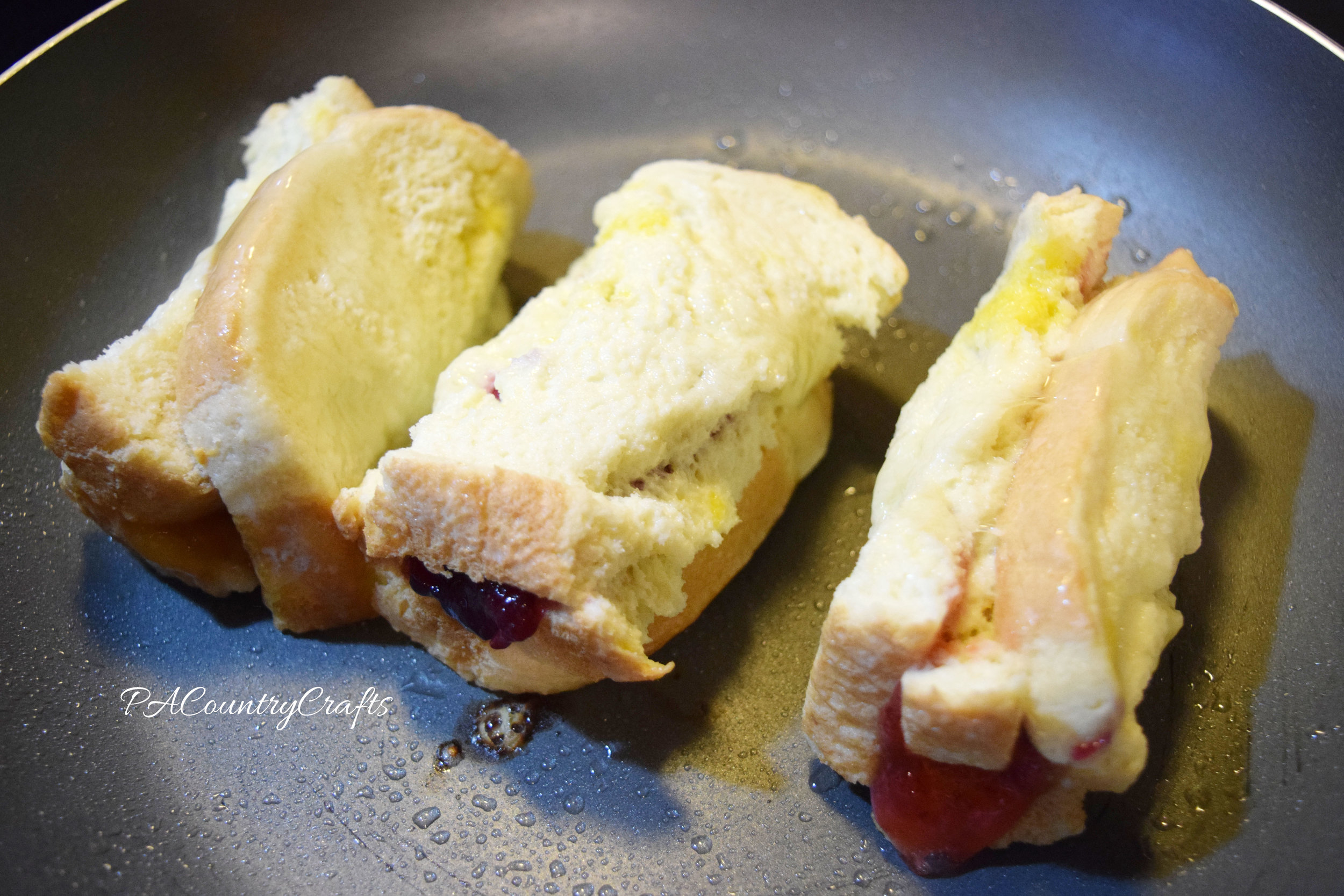 how to make peanut butter and jelly french toast roll-ups