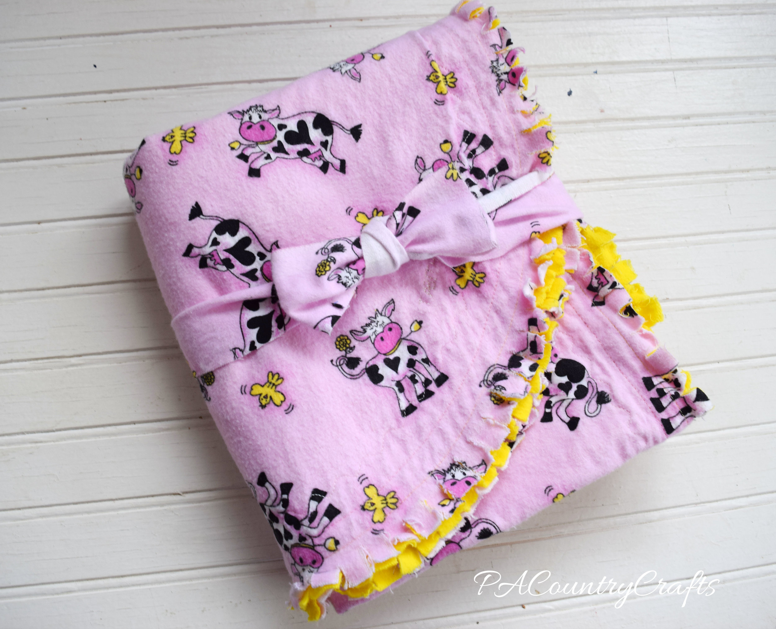 flannel-rag-edge-baby-blanket-with-cows