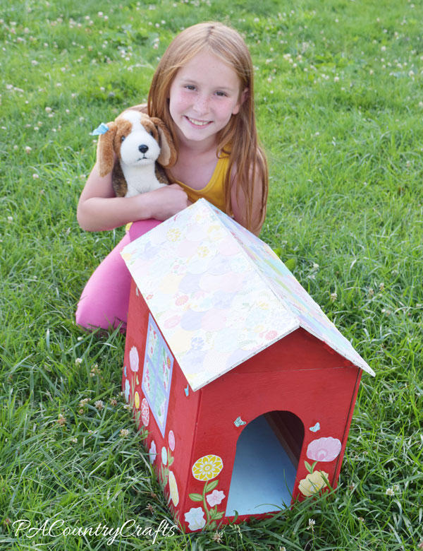 lydia-with-doghouse