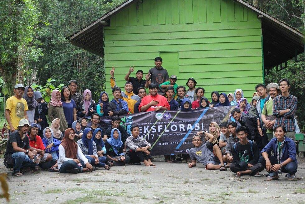 Orangutan Foundation hosted 53 visiting Indonesian silviculture students from Bogor Agricultural University in June.. Image© Orangutan Foundation.