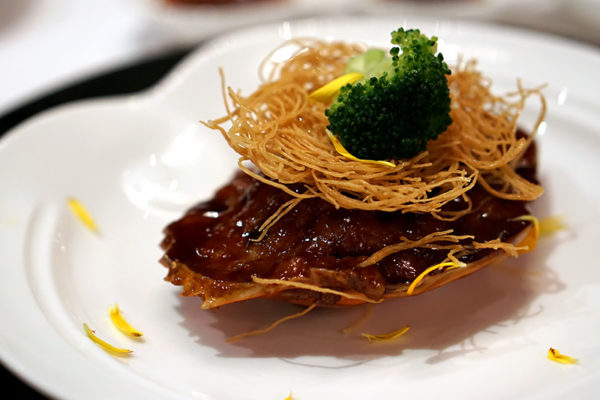 hairy-crabs-at-shang-palace-shangri-la-hotel-singapore-pan-fried-hairy-crab-meat-stuffed-shell-with-shrimp-paste-pork