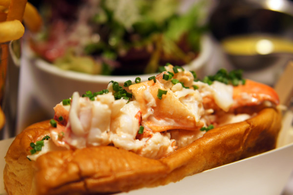 Pince & Pints Restaurant and Bar, Duxton - Frederick Yap and Velda Tan - Lobster Roll Close-up