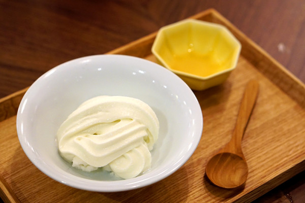 Hashida Garo - Mandarin Gallery - Hokkaido Soft Cream with Kabosu Sorbet