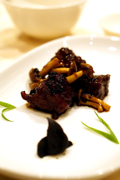 Chinese New Year 2016 - Wan Hao Chinese Restaurant, Singapore Marriott Tang Plaza Hotel - Wok-fried Beef Cube with Black Garlic Sauce
