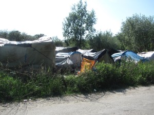 Tents crowded the Calais refugee camp before it was dismantled in late October. (Source: Wikimedia Commons)