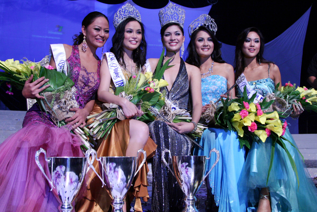 The winners of Binibining Pilipinas 2008 Beauty Pageant.  Source: Wikimedia Commons